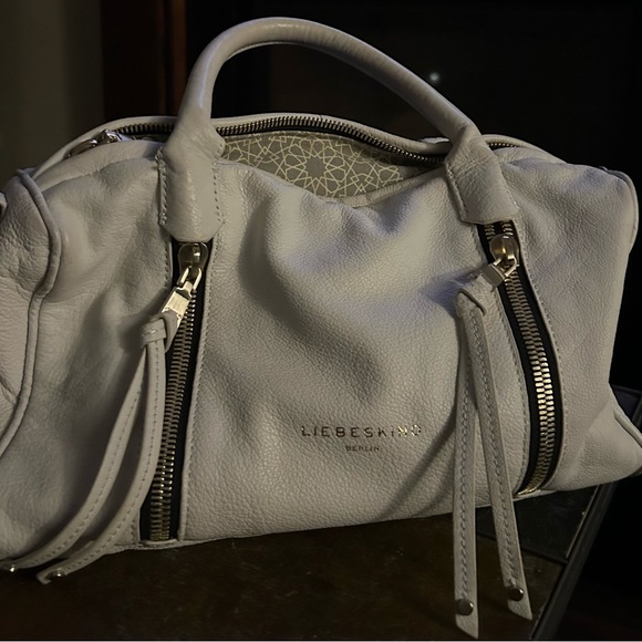 Liebeskins White with hand painted artwork on one side.. - Picture 2 of 8